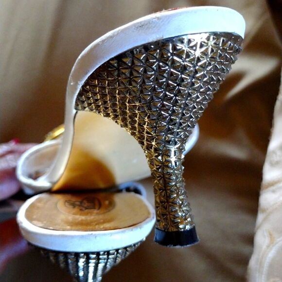 4@30.00 or 20.00 LADIES Sandals by 𝅺BOLARO - Picture 8 of 13